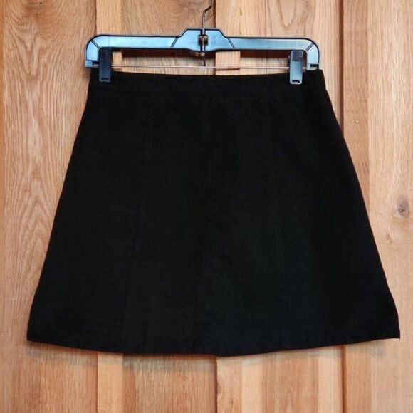 Divided by H & M Faux Suede A-line Mini Skirt, Size 6, Black with Silver Snaps - Picture 2 of 8